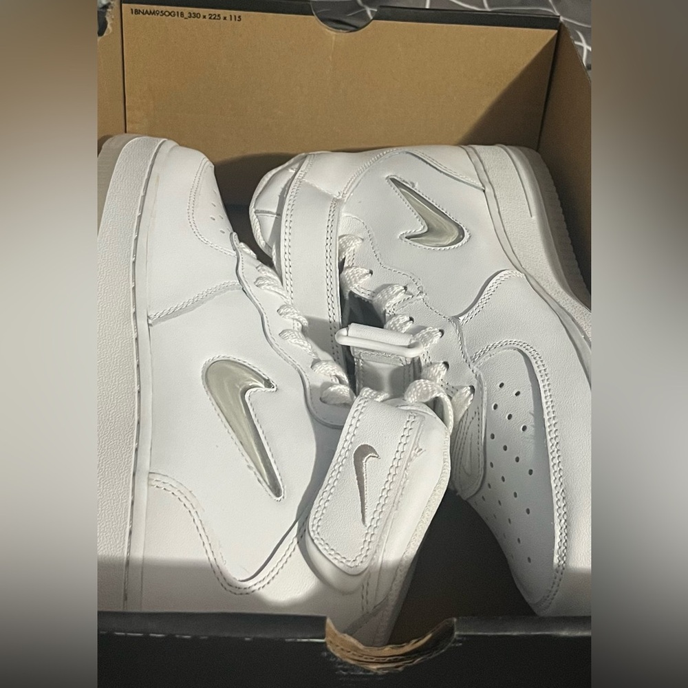 Nike Air Force 1 Mid 07 Summit White/Light Bone Men’s 7.5 Women’s 9 BRAND NEW